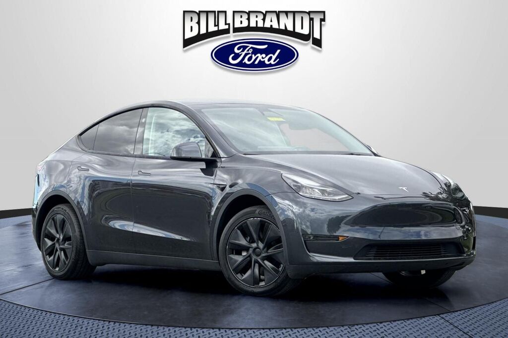 2024 Tesla Model Y Long Range — photo 1 of 15
