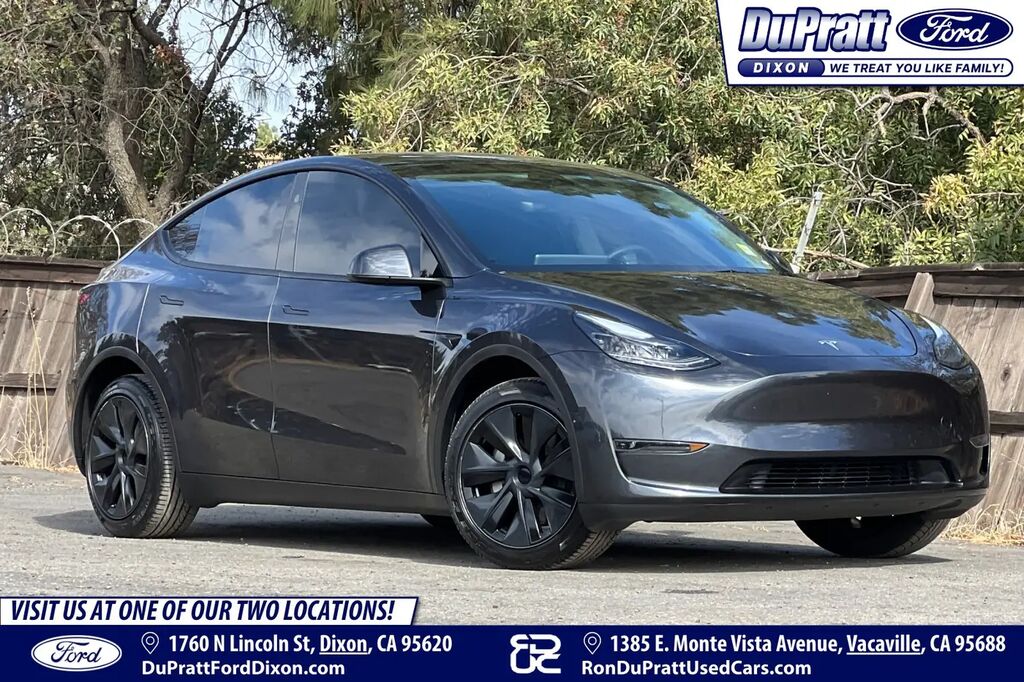 2024 Tesla Model Y Long Range — photo 1 of 13