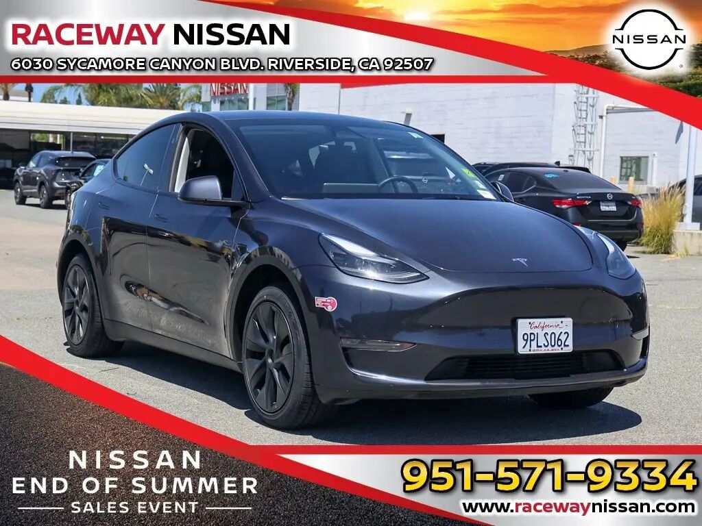 2024 Tesla Model Y Long Range — photo 1 of 13