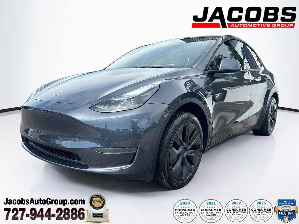 2025 Tesla Model Y Long Range — photo 1 of 13