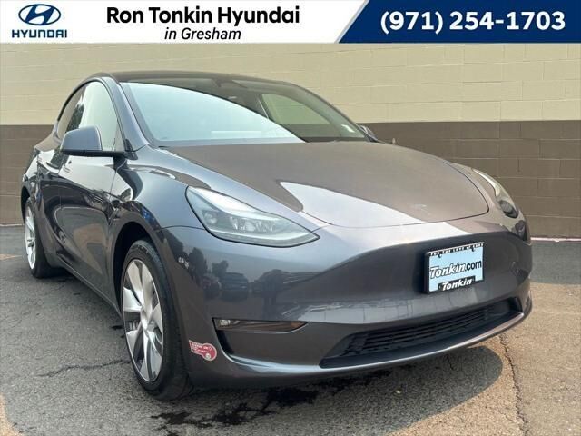 2023 Tesla Model Y Base — photo 1 of 14