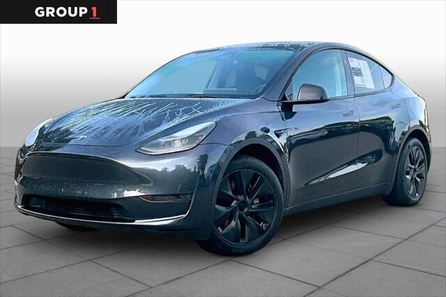 2024 Tesla Model Y Long Range — photo 1 of 13