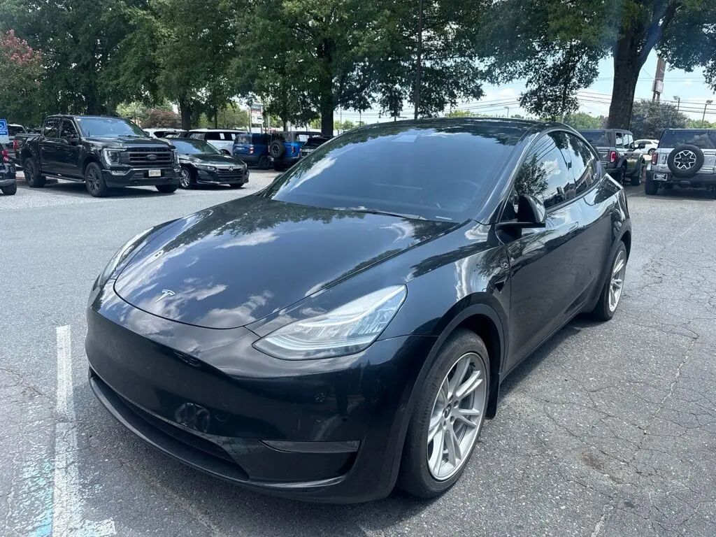 2022 Tesla Model Y Long Range — photo 1 of 7