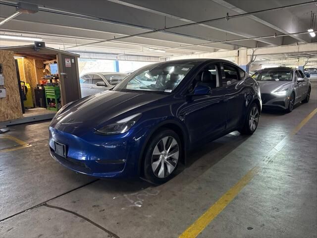 2023 Tesla Model Y Long Range — photo 1 of 20