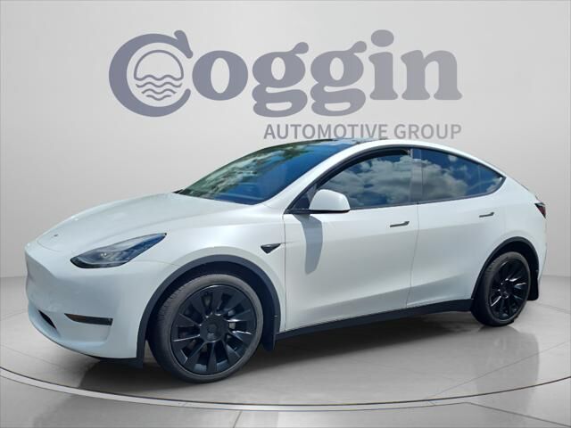 2023 Tesla Model Y Long Range — photo 1 of 4