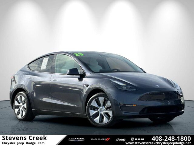 2023 Tesla Model Y Long Range — photo 1 of 13