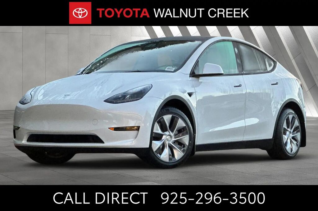2023 Tesla Model Y Long Range — photo 1 of 13
