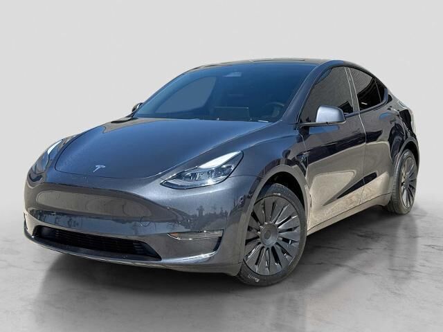 2024 Tesla Model Y Long Range — photo 1 of 8