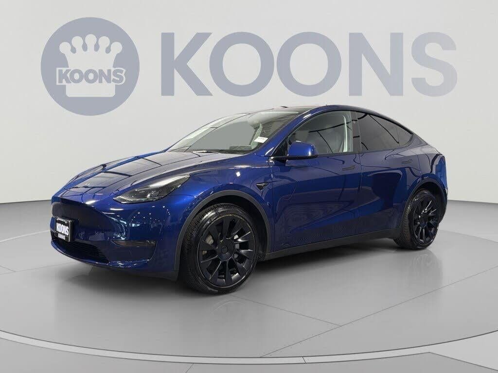 2024 Tesla Model Y Long Range — photo 1 of 5