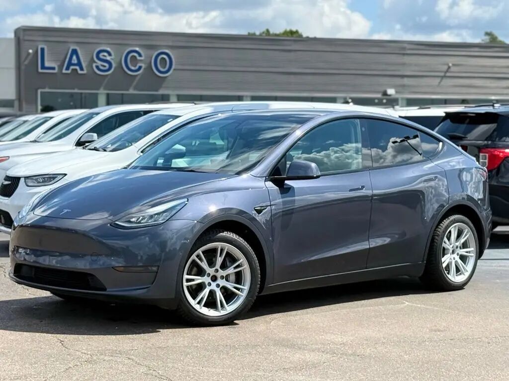 2022 Tesla Model Y Long Range — photo 1 of 13