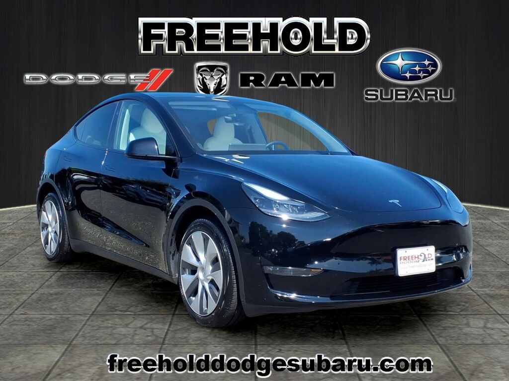 2023 Tesla Model Y Long Range — photo 1 of 13