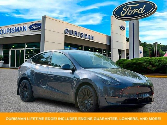 2023 Tesla Model Y Long Range — photo 1 of 26