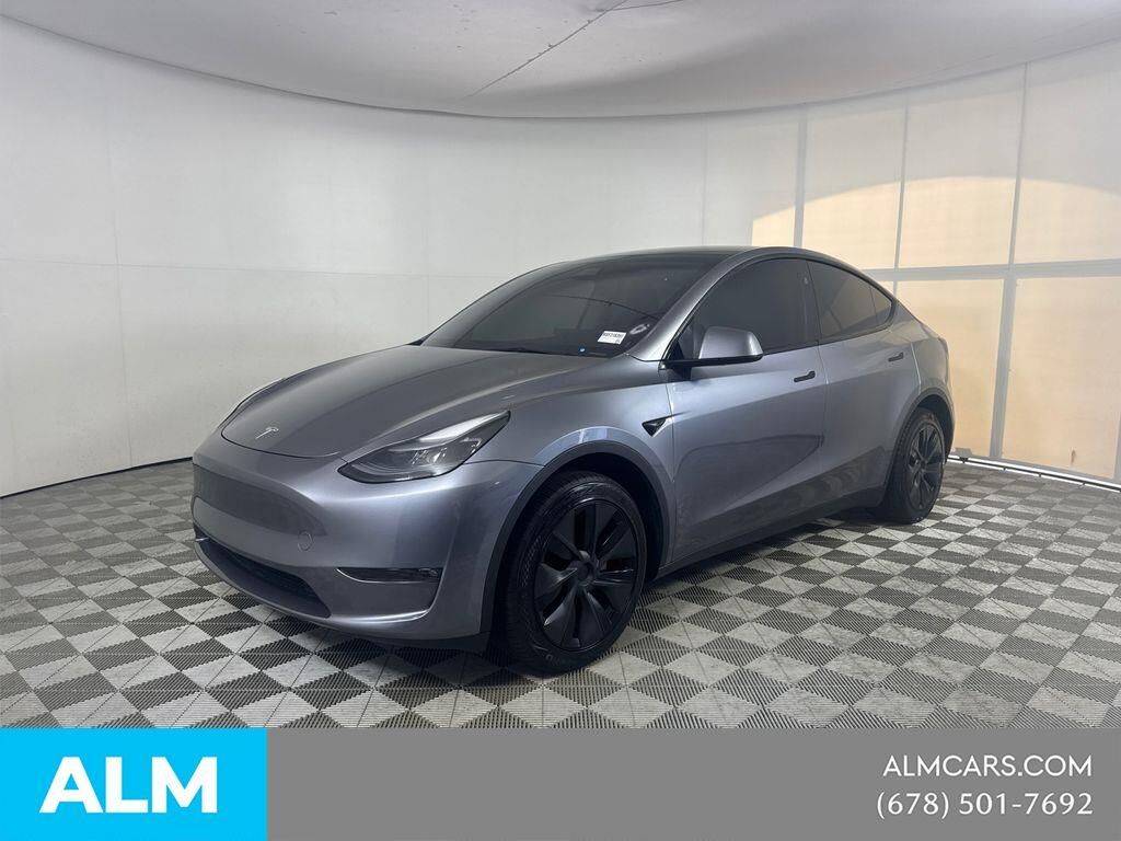 2025 Tesla Model Y Long Range — photo 1 of 4