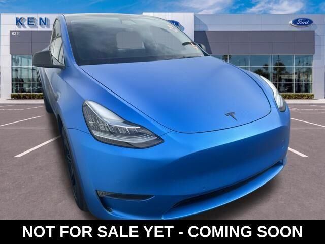 2022 Tesla Model Y Long Range — photo 1 of 13