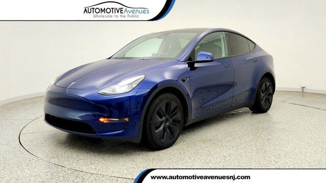 2024 Tesla Model Y Long Range — photo 1 of 14