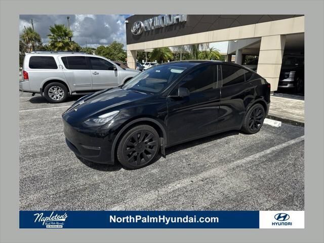 2022 Tesla Model Y Long Range — photo 1 of 13