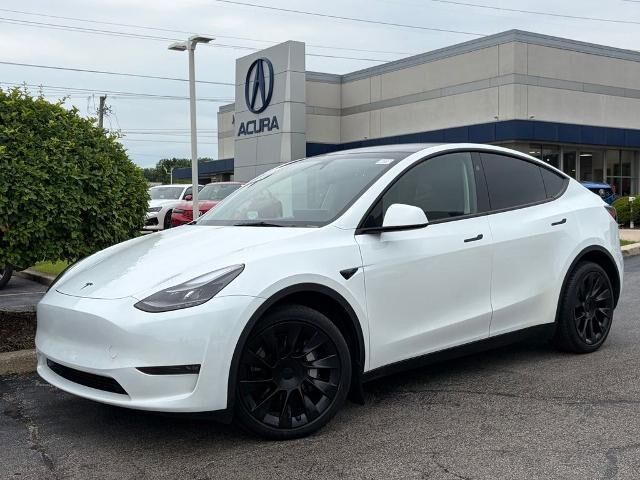 2023 Tesla Model Y Long Range — photo 1 of 26