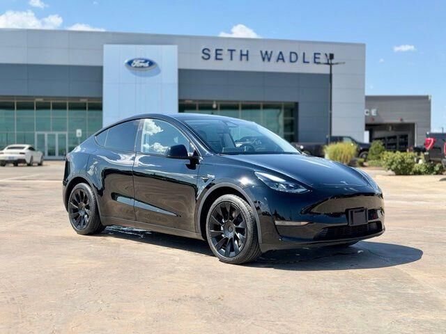 2024 Tesla Model Y Long Range — photo 1 of 22