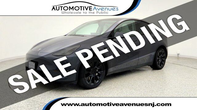 2023 Tesla Model Y Long Range — photo 1 of 14