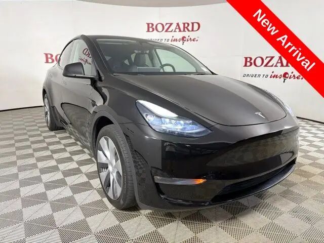 2024 Tesla Model Y Long Range — photo 1 of 13