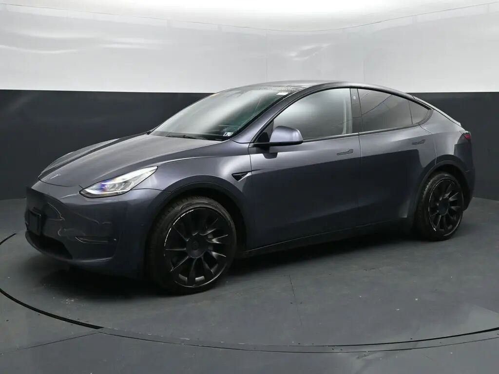 2022 Tesla Model Y Long Range — photo 1 of 13