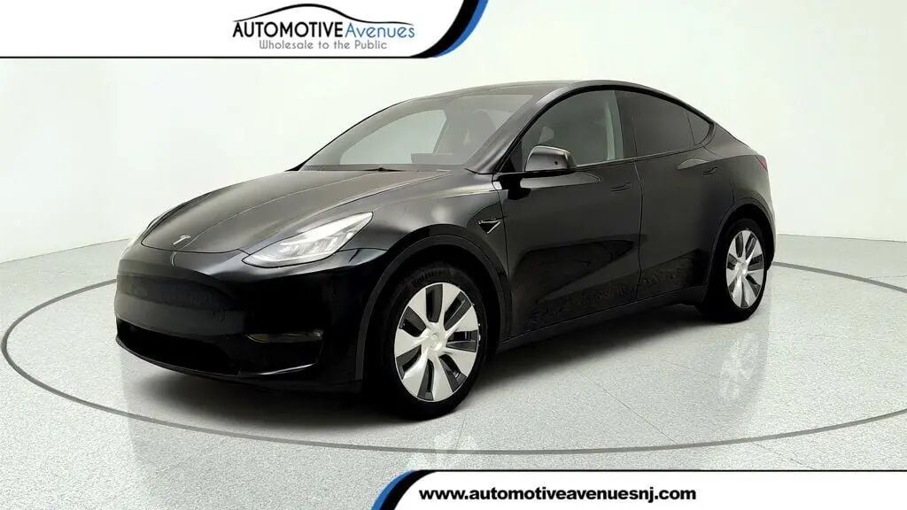 2022 Tesla Model Y Long Range — photo 1 of 13