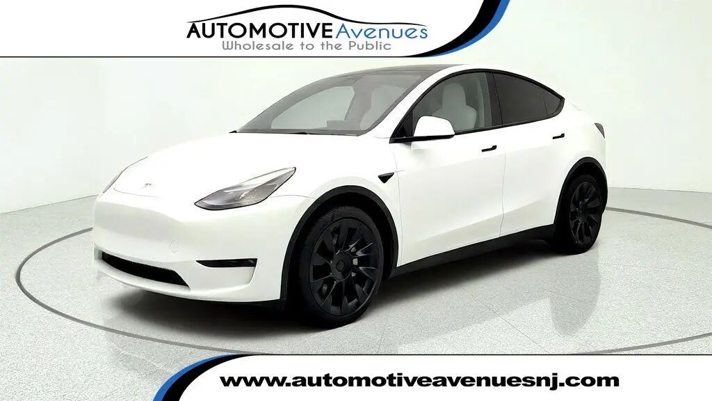 2022 Tesla Model Y Long Range — photo 1 of 26