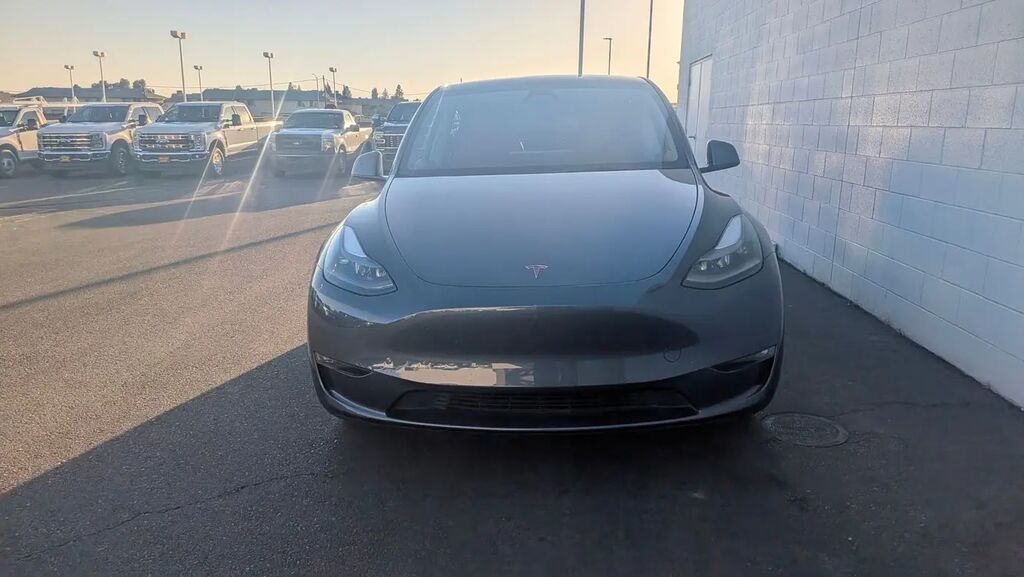 2023 Tesla Model Y Long Range — photo 1 of 15