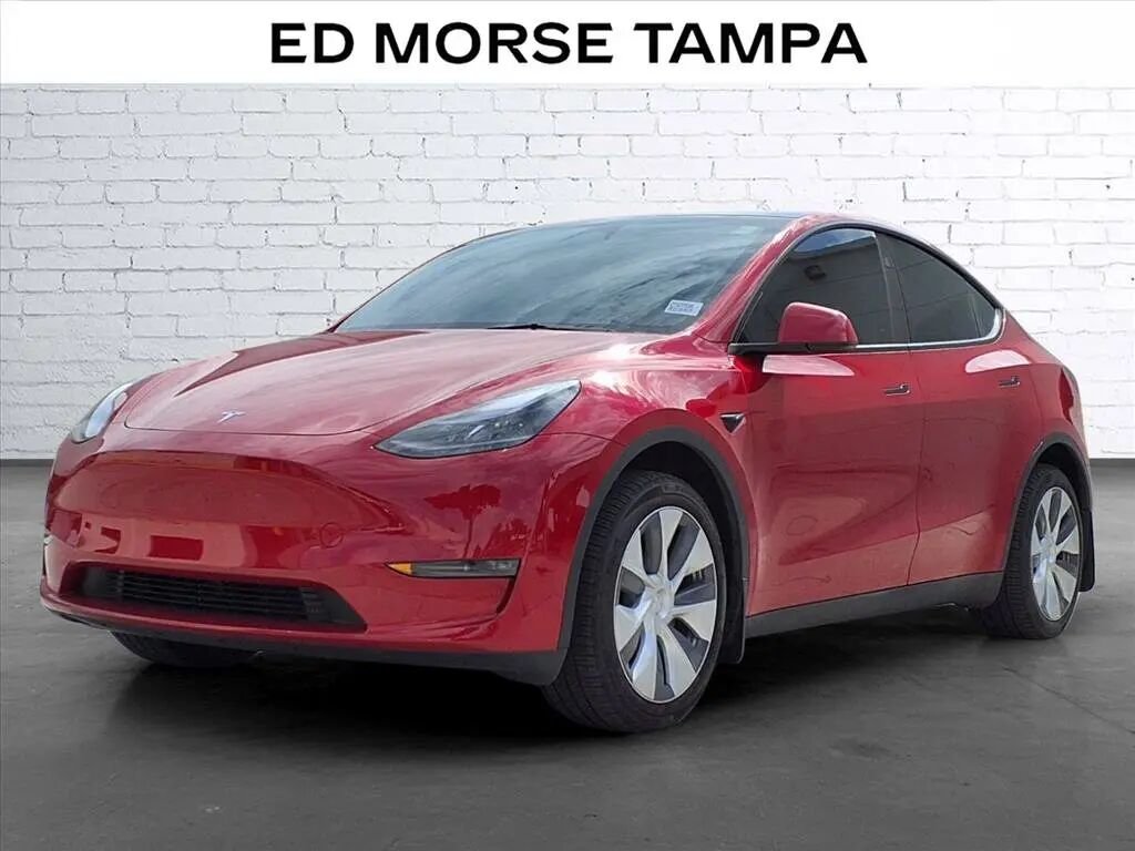 2024 Tesla Model Y Long Range — photo 1 of 13