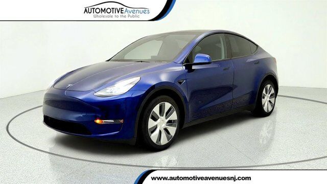 2023 Tesla Model Y Long Range — photo 1 of 14
