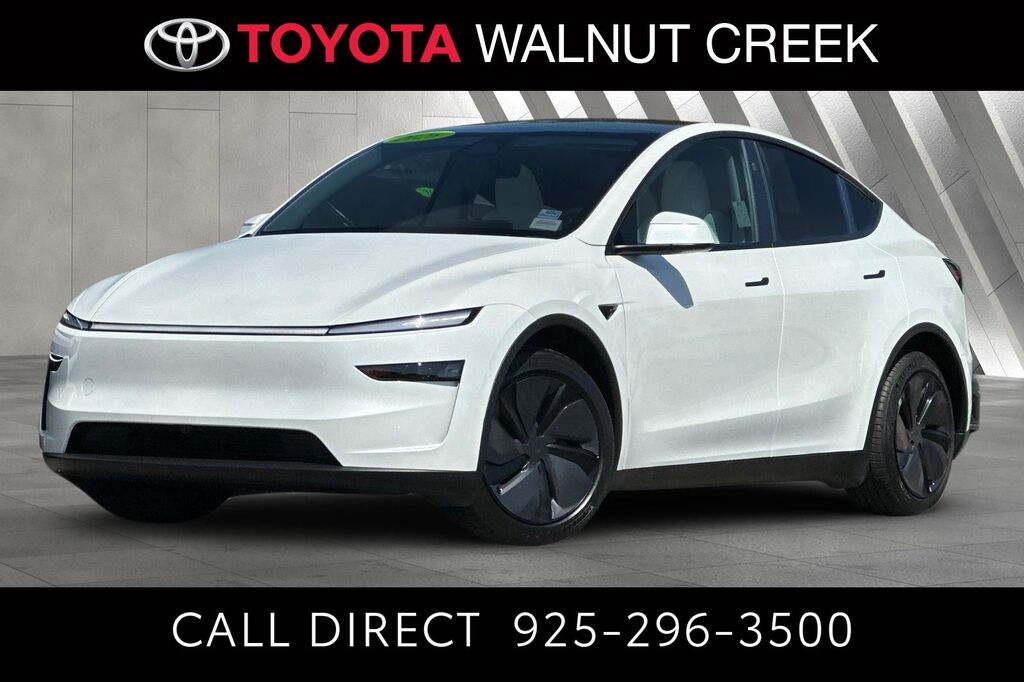 2026 Tesla Model Y Long Range — photo 1 of 10