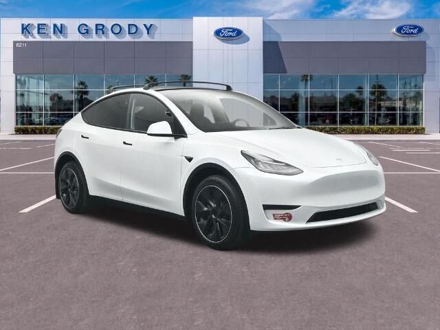 2023 Tesla Model Y Long Range — photo 1 of 50