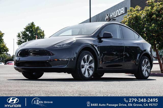 2024 Tesla Model Y Long Range — photo 1 of 13
