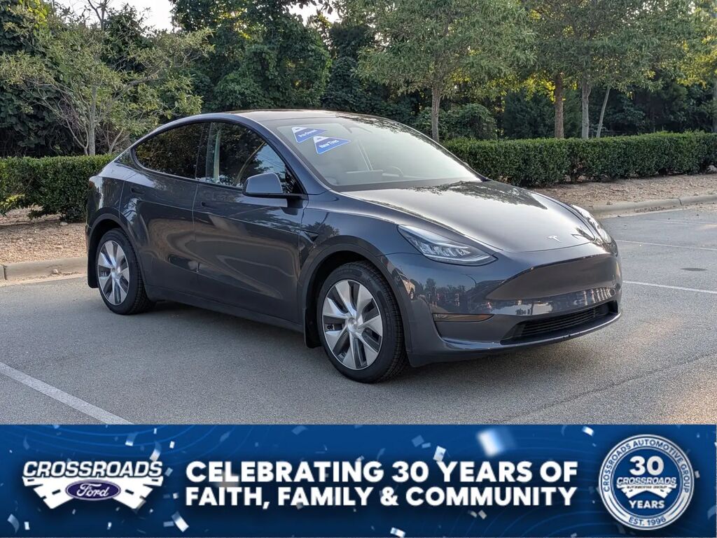 2023 Tesla Model Y Long Range — photo 1 of 1