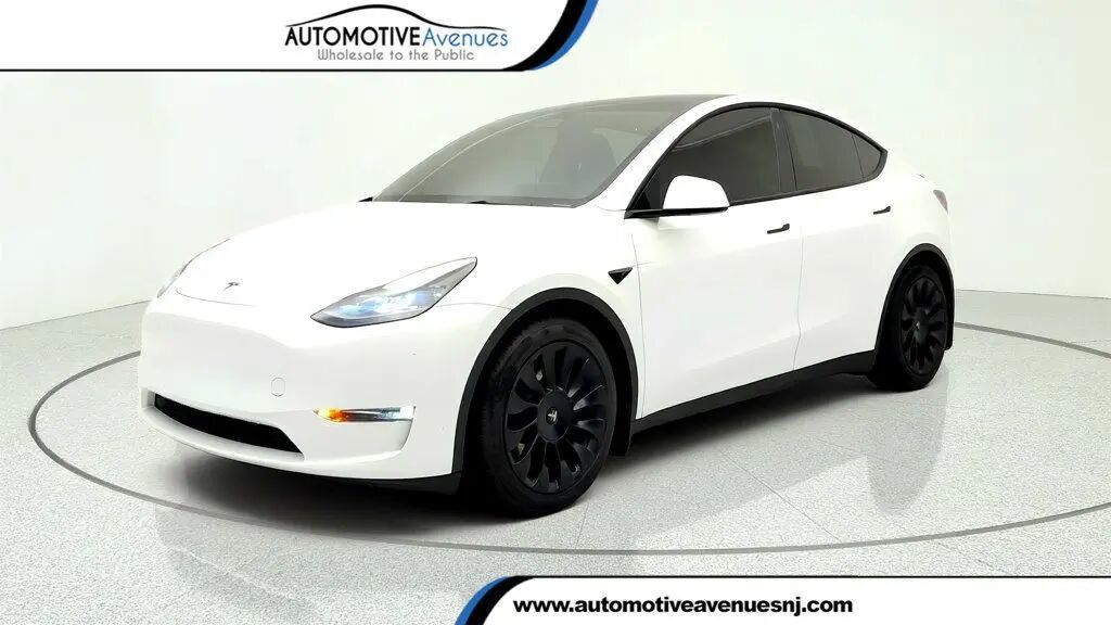 2023 Tesla Model Y Performance — photo 1 of 8