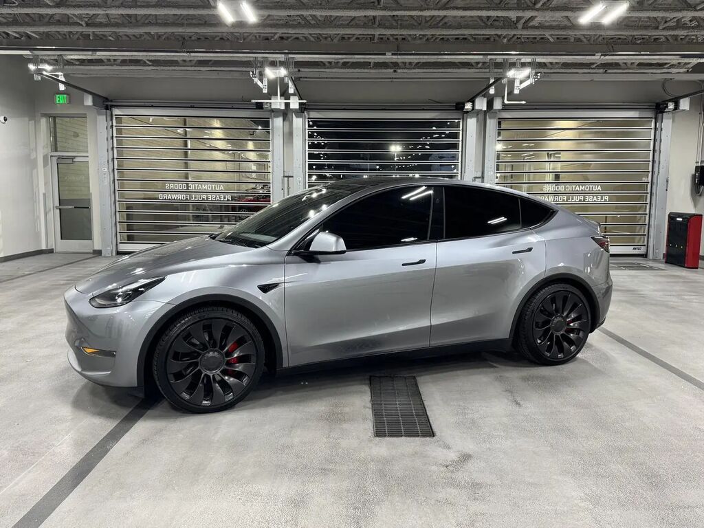 2024 Tesla Model Y Performance — photo 1 of 13