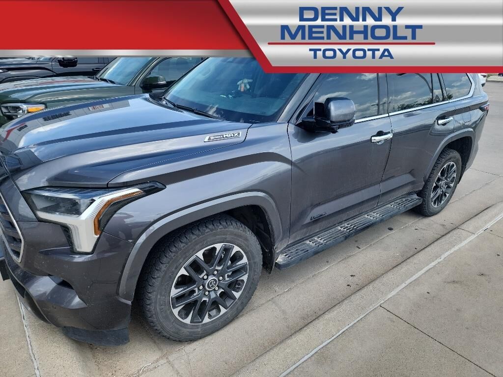 2023 Toyota Sequoia SR5 — photo 1 of 26