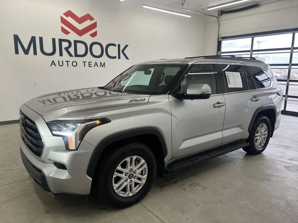 2023 Toyota Sequoia SR5 — photo 1 of 13