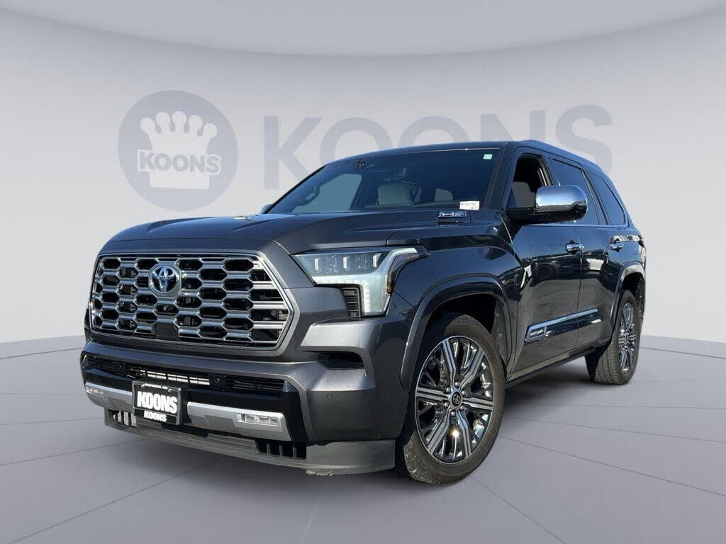 2023 Toyota Sequoia SR5 — photo 1 of 1