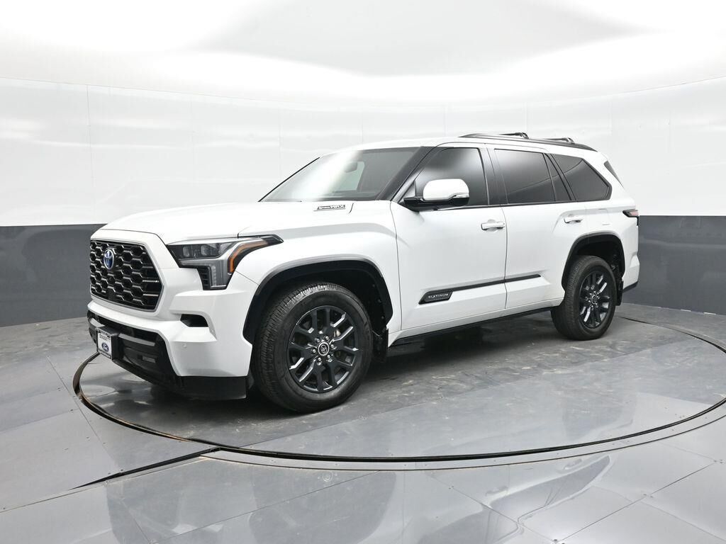 2023 Toyota Sequoia Platinum — photo 1 of 2