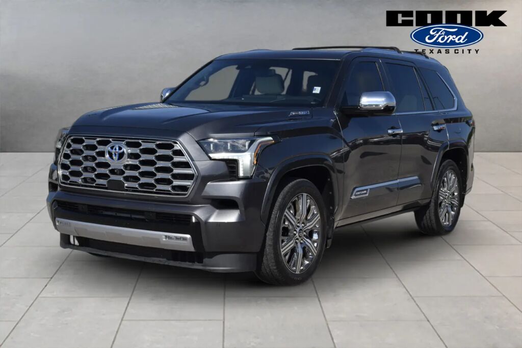 2024 Toyota Sequoia SR5 — photo 1 of 13
