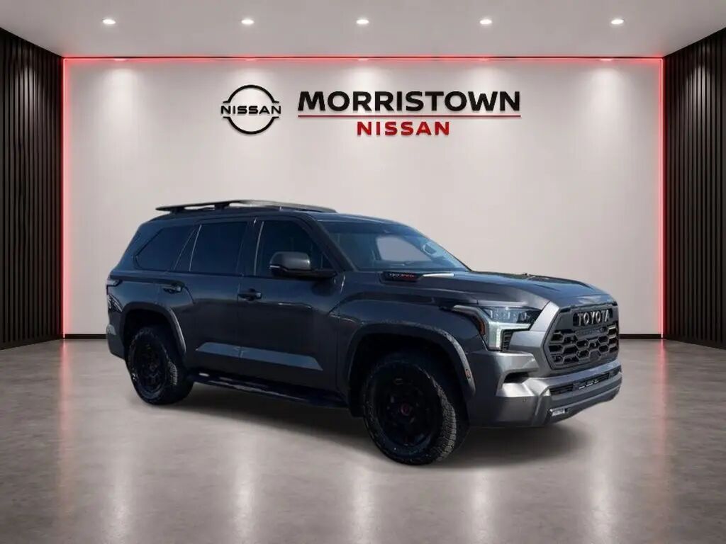 2023 Toyota Sequoia SR5 — photo 1 of 40