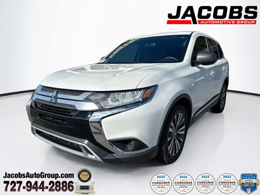 2020 Mitsubishi Outlander ES — photo 1 of 12