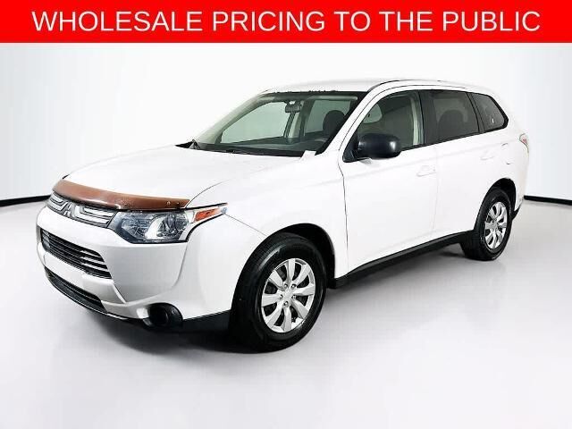2014 Mitsubishi Outlander ES — photo 1 of 26