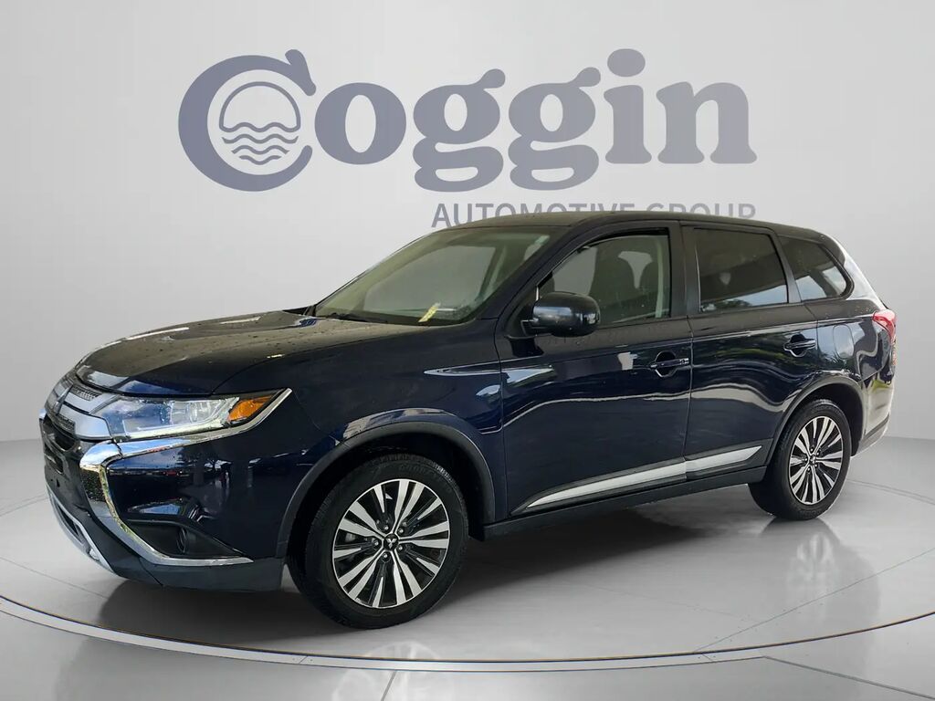 2020 Mitsubishi Outlander ES — photo 1 of 13