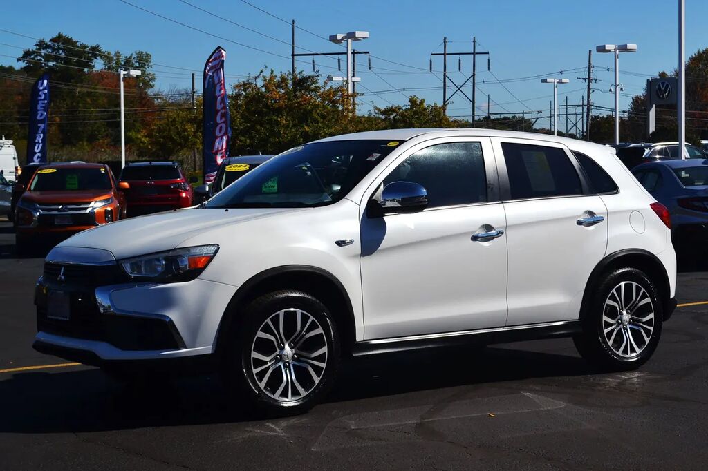 2016 Mitsubishi Outlander Sport ES — photo 1 of 13