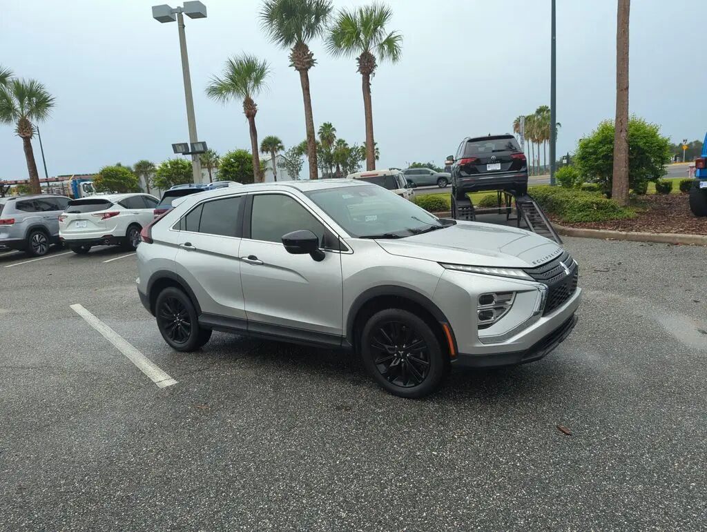 2023 Mitsubishi Eclipse Cross LE — photo 1 of 10