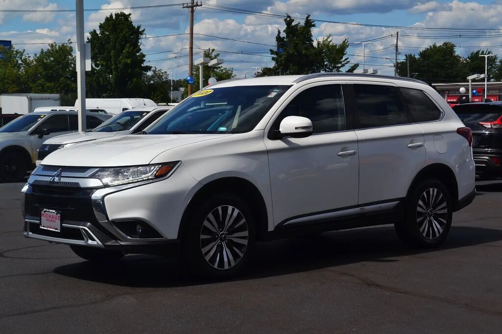 2020 Mitsubishi Outlander SE — photo 1 of 13
