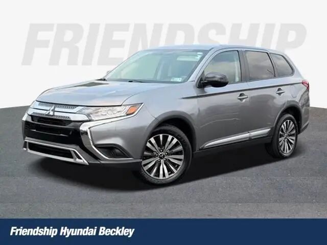 2020 Mitsubishi Outlander ES — photo 1 of 10