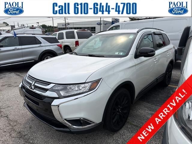 2018 Mitsubishi Outlander LE — photo 1 of 26